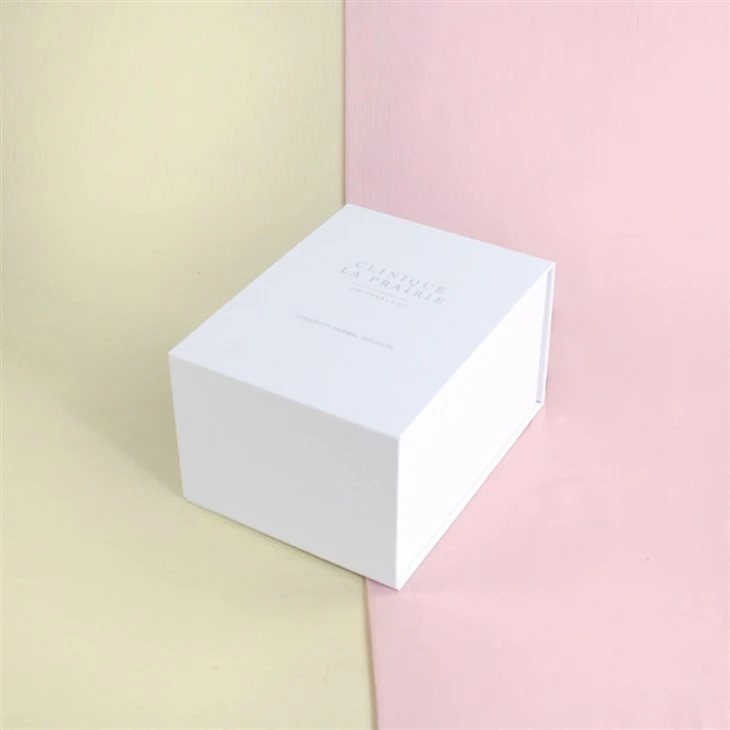 White Box With Magnetic Lid