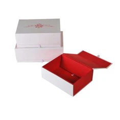 Makeup Gift Box A tha ber chu a ni.